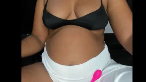 Snapshot of cry_babyy5 chatting on February 2, 2026, 12:09 am cry online show from February 2, 2026, 12:09 am