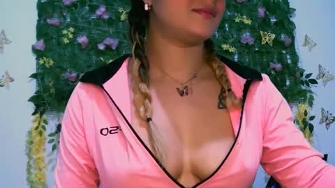 Snapshot of crysrus chatting on October 19, 2025, 12:44 am crysrus online show from October 19, 2025, 12:44 am