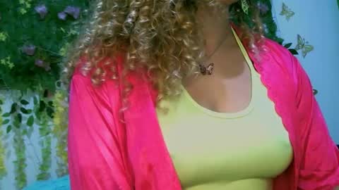 Snapshot of crysrus chatting on October 27, 2025, 12:15 am crysrus online show from October 27, 2025, 12:15 am