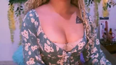 Snapshot of crysrus chatting on December 5, 2025, 2:09 am crysrus online show from December 5, 2025, 2:09 am