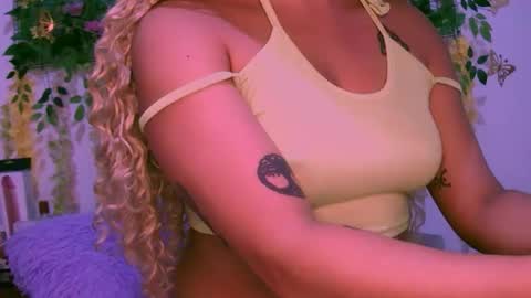 Snapshot of crysrus chatting on December 19, 2025, 1:23 am crysrus online show from December 19, 2025, 1:23 am