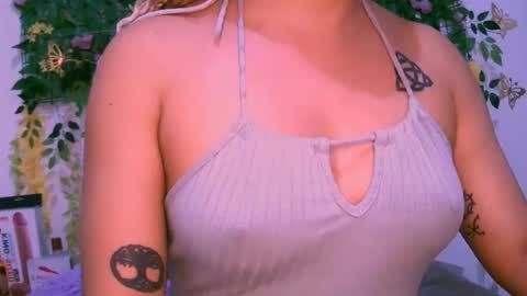 Snapshot of crysrus chatting on December 21, 2025, 1:24 am crysrus online show from December 21, 2025, 1:24 am