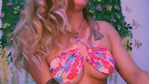 Snapshot of crysrus chatting on January 18, 2026, 10:57 pm crysrus online show from January 18, 2026, 10:57 pm