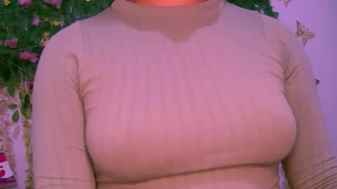 Snapshot of crysrus chatting on February 16, 2026, 10:28 pm crysrus online show from February 16, 2026, 10:28 pm