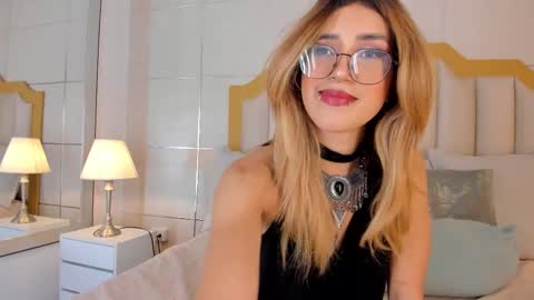Snapshot of crysta_lrose_ chatting on February 13, 2026, 12:23 pm Crystal Rose online show from February 13, 2026, 12:23 pm