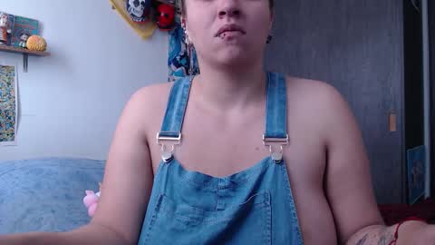 Snapshot of crystal_shadow chatting on November 18, 2025, 12:53 pm Crystal shadow online show from November 18, 2025, 12:53 pm