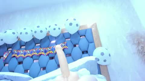 crystal_sm online show from June 26, 2026, 3:16 pm
