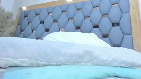 crystal_sm online show from July 7, 2026, 6:47 am