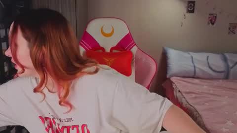 Snapshot of crystalblaze_ chatting on December 17, 2025, 8:48 pm Grace online show from December 17, 2025, 8:48 pm