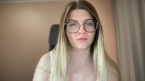 Snapshot of crystalblush01 chatting on March 6, 2026, 6:37 pm crystalblush01 online show from March 6, 2026, 6:37 pm