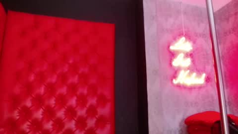 Crystal online show from November 16, 2025, 10:04 pm