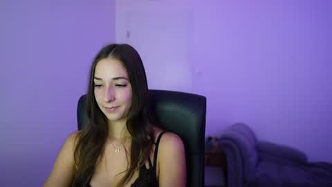 Crystalbrunette18 online show from July 7, 2026, 1:37 pm