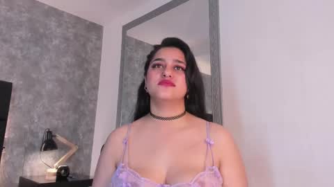 Crystal online show from November 25, 2025, 5:35 pm