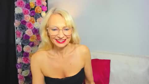Crsyatal online show from November 24, 2025, 4:40 pm