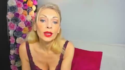 Crsyatal online show from December 17, 2025, 4:24 pm