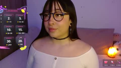 Snapshot of crystalitesq chatting on October 1, 2025, 1:33 am Olivia online show from October 1, 2025, 1:33 am