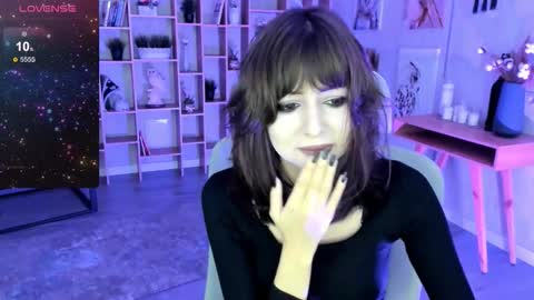 crystallbloom online show from October 17, 2025, 4:59 am