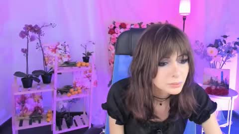 Snapshot of crystallbloom chatting on December 21, 2025, 7:21 pm crystallbloom online show from December 21, 2025, 7:21 pm