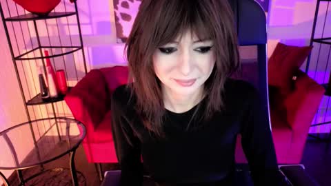 Snapshot of crystallbloom chatting on February 4, 2026, 2:01 pm crystallbloom online show from February 4, 2026, 2:01 pm