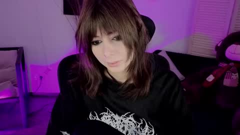 Snapshot of crystallbloom chatting on February 8, 2026, 2:09 pm crystallbloom online show from February 8, 2026, 2:09 pm