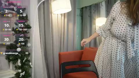 Snapshot of crystallglow chatting on December 19, 2025, 9:11 pm Kitty online show from December 19, 2025, 9:11 pm