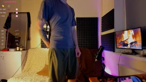 Snapshot of crystallora chatting on December 6, 2024, 6:17 pm Crys online show from December 6, 2024, 6:17 pm