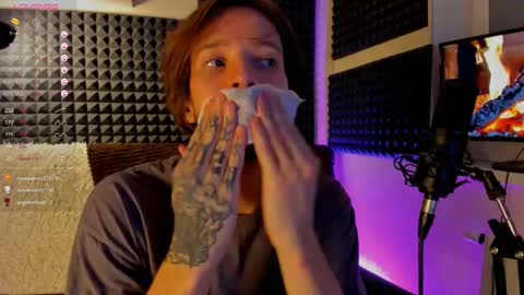 Snapshot of crystallora chatting on December 7, 2024, 12:30 am Crys online show from December 7, 2024, 12:30 am