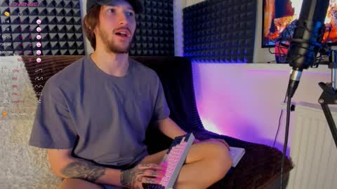 Snapshot of crystallora chatting on December 8, 2024, 12:40 am Crys online show from December 8, 2024, 12:40 am