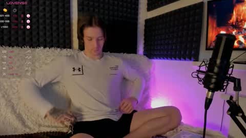 Snapshot of crystallora chatting on December 8, 2024, 8:58 pm Crys online show from December 8, 2024, 8:58 pm