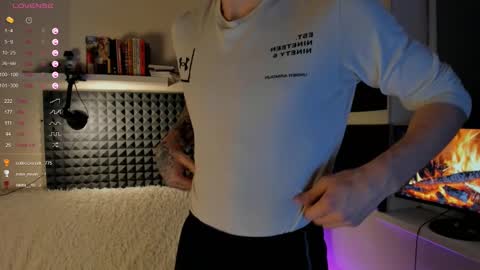 Snapshot of crystallora chatting on December 9, 2024, 12:01 am Crys online show from December 9, 2024, 12:01 am