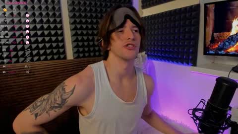 Snapshot of crystallora chatting on December 10, 2024, 9:22 pm Crys online show from December 10, 2024, 9:22 pm