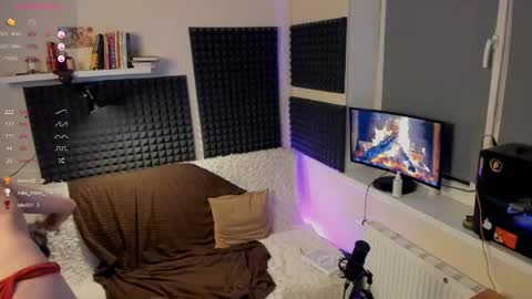 Snapshot of crystallora chatting on December 12, 2024, 12:27 am Crys online show from December 12, 2024, 12:27 am