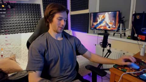 Snapshot of crystallora chatting on December 14, 2024, 12:33 am Crys online show from December 14, 2024, 12:33 am