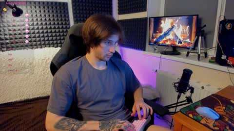 Snapshot of crystallora chatting on December 14, 2024, 9:45 pm Crys online show from December 14, 2024, 9:45 pm