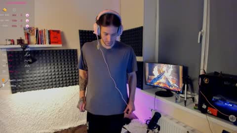 Snapshot of crystallora chatting on December 15, 2024, 1:13 am Crys online show from December 15, 2024, 1:13 am