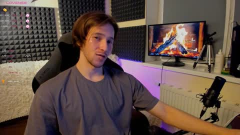 Snapshot of crystallora chatting on December 16, 2024, 9:41 pm Crys online show from December 16, 2024, 9:41 pm