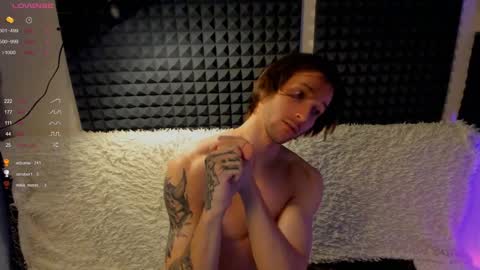 Snapshot of crystallora chatting on December 17, 2024, 12:45 am Crys online show from December 17, 2024, 12:45 am