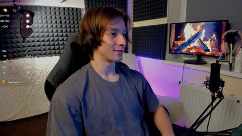 Snapshot of crystallora chatting on December 18, 2024, 7:52 pm Crys online show from December 18, 2024, 7:52 pm