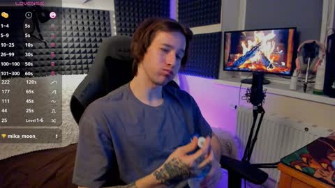 Snapshot of crystallora chatting on December 19, 2024, 7:51 pm Crys online show from December 19, 2024, 7:51 pm