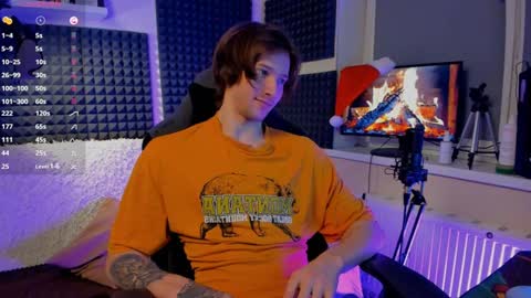 Snapshot of crystallora chatting on December 21, 2024, 11:13 pm Crys online show from December 21, 2024, 11:13 pm