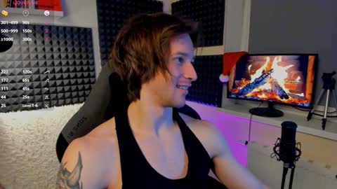 Snapshot of crystallora chatting on December 22, 2024, 10:58 pm Crys online show from December 22, 2024, 10:58 pm