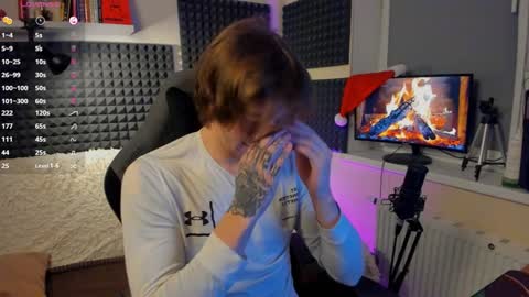 Snapshot of crystallora chatting on December 23, 2024, 8:14 pm Crys online show from December 23, 2024, 8:14 pm