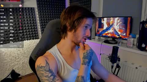 Snapshot of crystallora chatting on January 7, 2025, 9:14 pm Crys online show from January 7, 2025, 9:14 pm