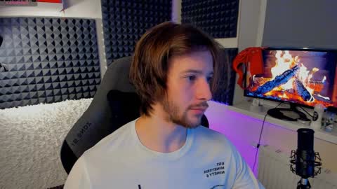 Snapshot of crystallora chatting on January 10, 2025, 8:04 pm Crys online show from January 10, 2025, 8:04 pm