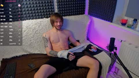 Snapshot of crystallora chatting on February 1, 2025, 10:55 pm Crys online show from February 1, 2025, 10:55 pm