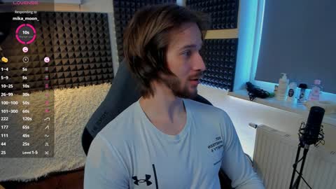 Snapshot of crystallora chatting on February 3, 2025, 8:13 am Crys online show from February 3, 2025, 8:13 am