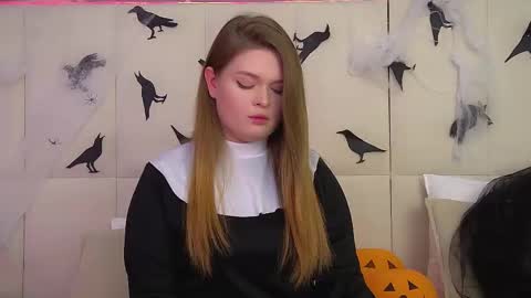 Snapshot of crystallyons chatting on October 31, 2025, 8:15 am Crystal online show from October 31, 2025, 8:15 am