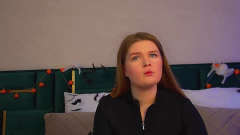 Snapshot of crystallyons chatting on November 1, 2025, 6:04 am Crystal online show from November 1, 2025, 6:04 am