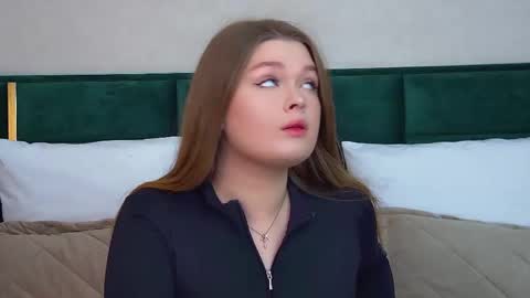 Snapshot of crystallyons chatting on November 16, 2025, 6:24 pm Crystal online show from November 16, 2025, 6:24 pm