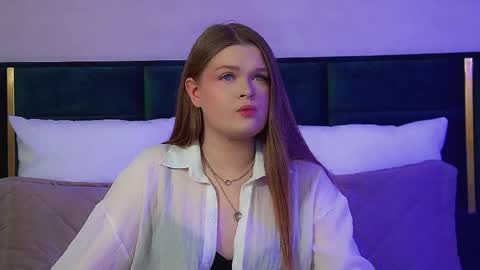 Snapshot of crystallyons chatting on November 23, 2025, 6:19 pm Crystal online show from November 23, 2025, 6:19 pm